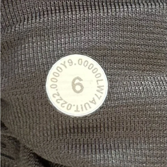 Lululemon Hotty Hot Short EUC Size 6 - Picture 3 of 3